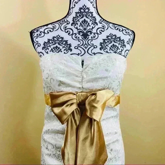 Blondie Nites by Stacy Sklar Creme & Gold Strapless Bodycon Mini Dress Size 13 - Picture 2 of 16